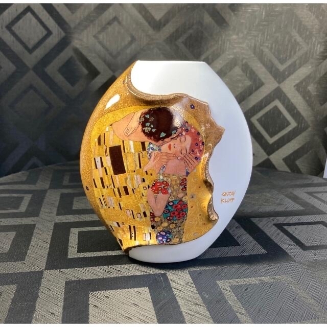 Goebel ゲーベル　花瓶、　アイランドヘリテージ　アロハシャツ型　陶箱 インテリア/住まい/日用品のインテリア小物(花瓶)の商品写真