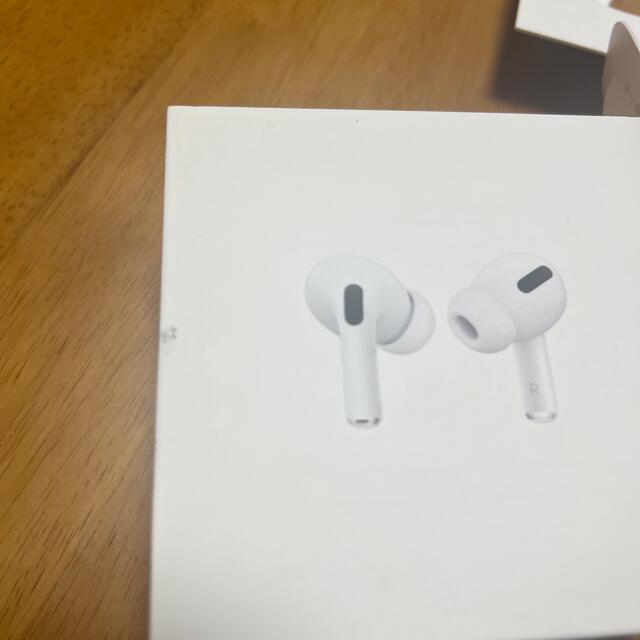 Apple(アップル)の【中古】Apple AirPods Pro（PWP22J/A） スマホ/家電/カメラのオーディオ機器(ヘッドフォン/イヤフォン)の商品写真