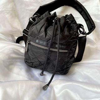 レスポートサック(LeSportsac)のLe Sportsac　ちょうどいいサイズのキルティング巾着ショルダーバッグ　黒(ショルダーバッグ)