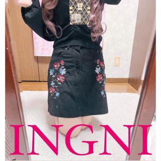 イング(INGNI)の4969.INGNI スエード生地 刺繍花柄 台形スカート ブラック(ミニスカート)