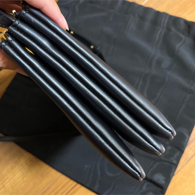 celine(セリーヌ)のセリーヌ　トリオ　ラージ　黒　ブラック レディースのバッグ(ショルダーバッグ)の商品写真