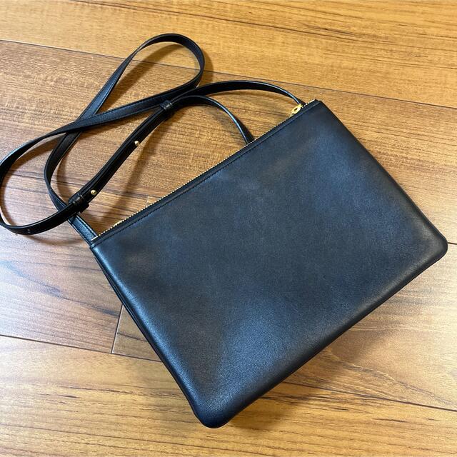 celine(セリーヌ)のセリーヌ　トリオ　ラージ　黒　ブラック レディースのバッグ(ショルダーバッグ)の商品写真