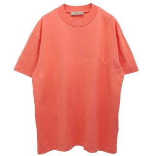 フィアオブゴッド(FEAR OF GOD)のESSENTIALS SS Tee CORAL フロントロゴTシャツ メンズ L(Tシャツ/カットソー(半袖/袖なし))