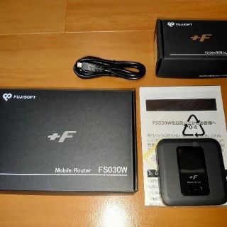 富士ソフト モバイルルーター(FS030W)(PC周辺機器)