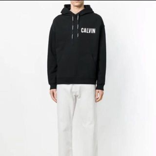 カルバンクライン(Calvin Klein)の【カルバンクライン】プルオーバーパーカー　ブラック　美品　Mサイズ相当(パーカー)