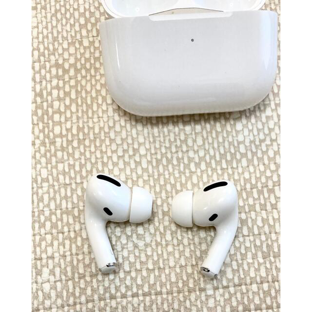 Apple(アップル)の【美品】Air Pods Pro エアポッズ プロ Apple オマケ付 スマホ/家電/カメラのオーディオ機器(ヘッドフォン/イヤフォン)の商品写真