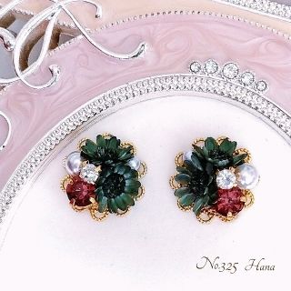 No.325 深みのあるグリーンとボルドー　本物のお花のブーケピアス　イヤリング(ピアス)