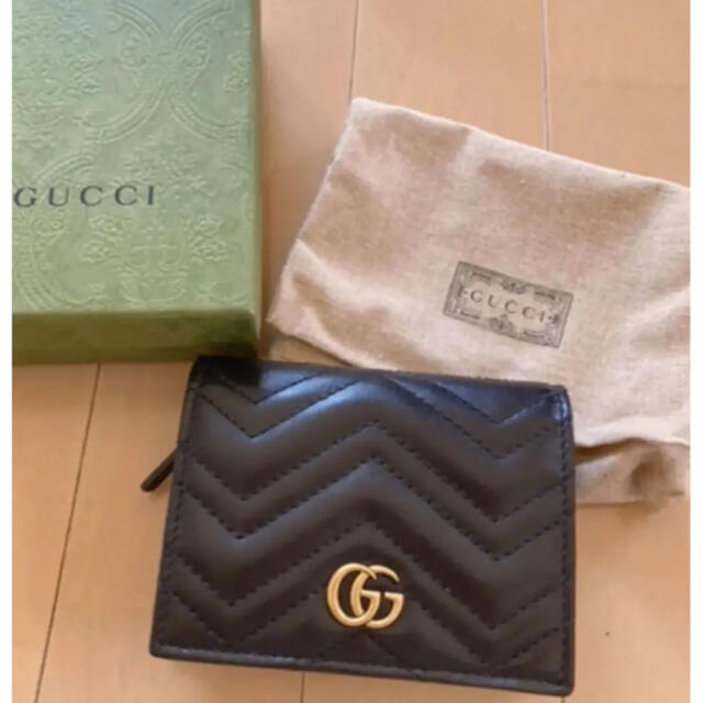 本物美品！GUCCI GGマーモント2つ折り財布 黒-