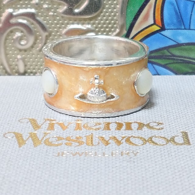 Vivienne Westwood(ヴィヴィアンウエストウッド)のvivienne westwood キングリング 旧版 白 Mサイズ レディースのアクセサリー(リング(指輪))の商品写真