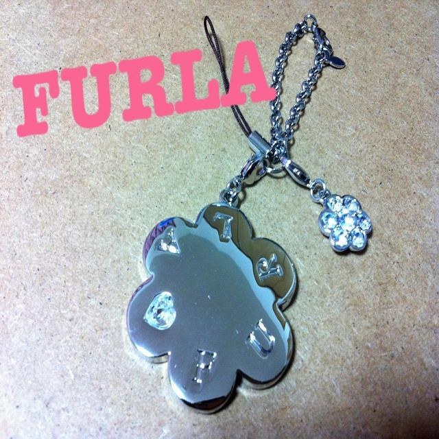 Furla(フルラ)の値下げ！FURLA お花ストラップ スマホ/家電/カメラのスマホアクセサリー(ストラップ/イヤホンジャック)の商品写真