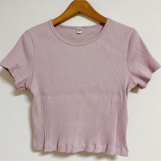 ユニクロ(UNIQLO)のUNIQLO ピンクTシャツ(Tシャツ(半袖/袖なし))