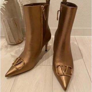 ヴァレンティノ(VALENTINO)のショートブーツ⭐︎VALENTINO(ブーツ)