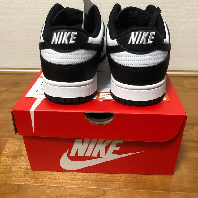 NIKE(ナイキ)の新品 正規品 nike dunk low panda ナイキ ダンク パンダ メンズの靴/シューズ(スニーカー)の商品写真