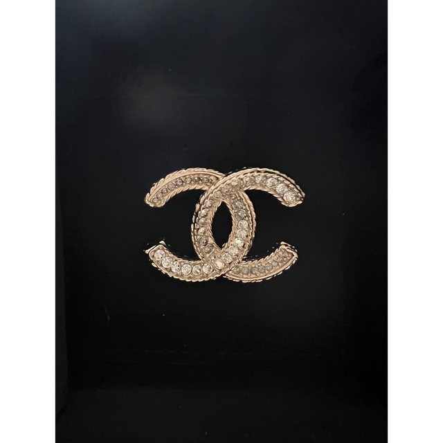 素晴らしい価格 CHANEL - 新品・未使用 シャネル ブローチ ライン