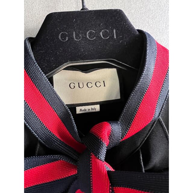 Gucci(グッチ)の♥︎︎GUCCI グッチ ラッフルデザイン ジップワンピース♥︎︎ レディースのワンピース(ひざ丈ワンピース)の商品写真