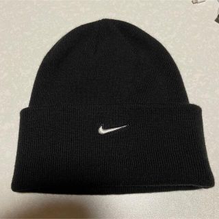 ナイキ(NIKE)のNIKE ニット帽　ビーニー　刺繍　ブラック(ニット帽/ビーニー)