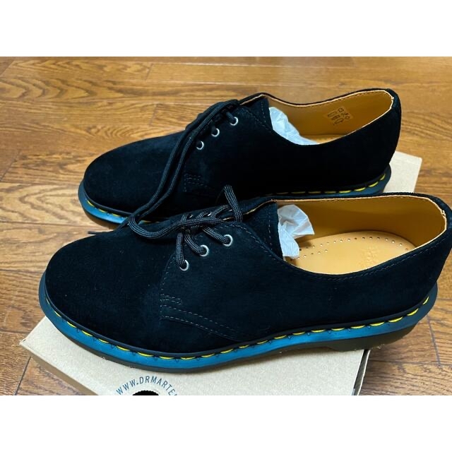 Dr.Martens(ドクターマーチン)の【新品未使用】Dr.Martens 3ホールシューズ SOFTBUCK ブラック メンズの靴/シューズ(ドレス/ビジネス)の商品写真