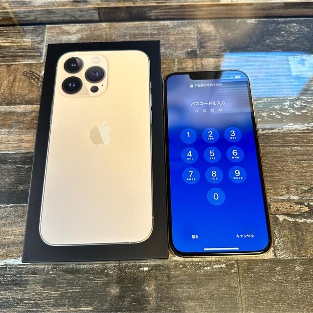 iPhone 13 Pro ゴールド 128 GB SIMフリー スマホ/家電/カメラのスマートフォン/携帯電話(スマートフォン本体)の商品写真