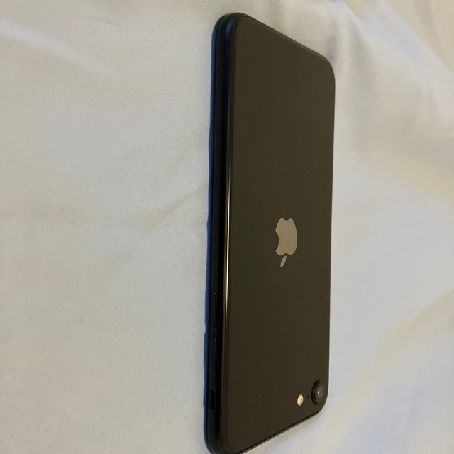 Apple(アップル)のiPhone SE 2世代 128GB スマホ/家電/カメラのスマートフォン/携帯電話(スマートフォン本体)の商品写真