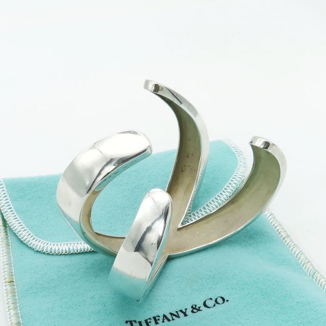 Tiffany & Co.(ティファニー)の希少 美品 ヴィンテージ ティファニー クロス ヘビー バングル QQ56 レディースのアクセサリー(ブレスレット/バングル)の商品写真