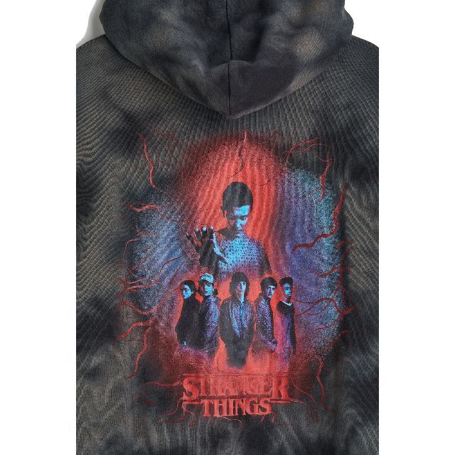 H&M(エイチアンドエム)のSTRANGER THINGS X H&M スウェットパーカ ダークグレー メンズのトップス(パーカー)の商品写真