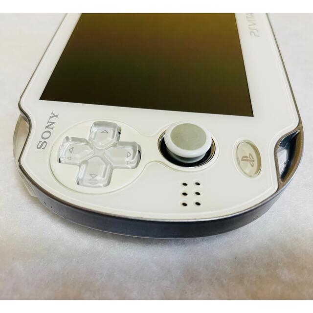 PlayStation Vita(プレイステーションヴィータ)のPS Vita PCH-1100ZA02 クリスタルホワイト 動作良好 エンタメ/ホビーのゲームソフト/ゲーム機本体(家庭用ゲーム機本体)の商品写真