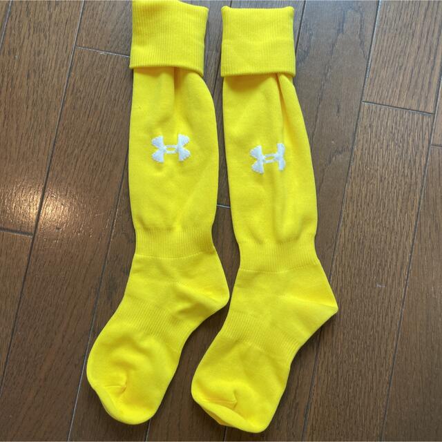 UNDER ARMOUR(アンダーアーマー)の慶應義塾体育会ソッカー部　ユニフォーム　ジュニア　アンダーアーマー スポーツ/アウトドアのサッカー/フットサル(ウェア)の商品写真