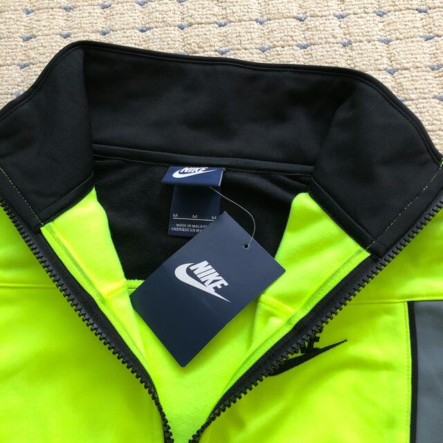 NIKE(ナイキ)のNIKE ジップアップトレーナー　上着　新品未使用 キッズ/ベビー/マタニティのキッズ服男の子用(90cm~)(ジャケット/上着)の商品写真