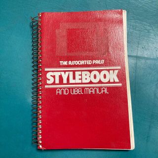 AP通信　The Associated Press Stylebook(語学/参考書)