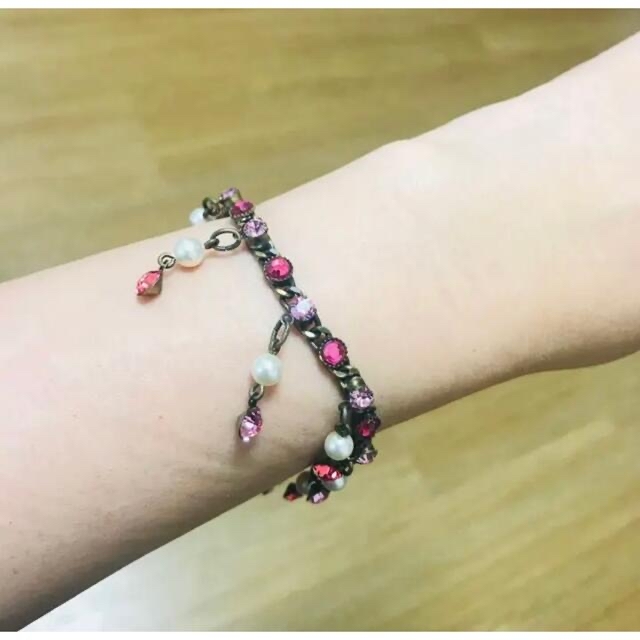 新品 蜂パール スワロフスキーブレスレット レディーガガ愛用ブランド