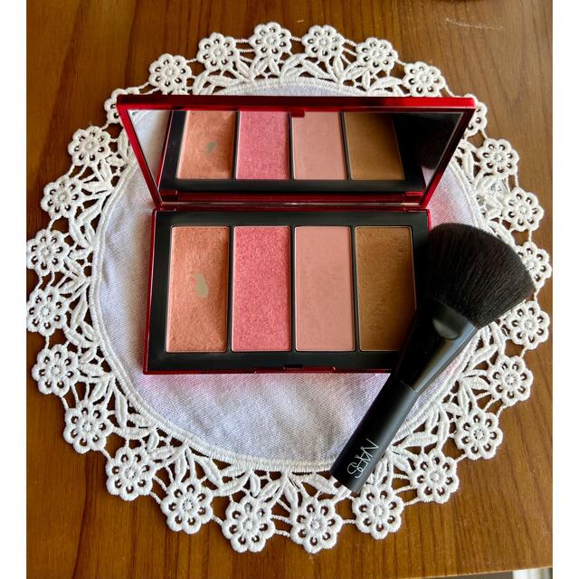 NARS(ナーズ)のNARS チークパレット ブラシ付き コスメ/美容のベースメイク/化粧品(チーク)の商品写真