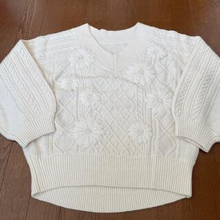グレースコンチネンタル(GRACE CONTINENTAL)の【Grace continental】花刺繍付き白セーター(ニット/セーター)