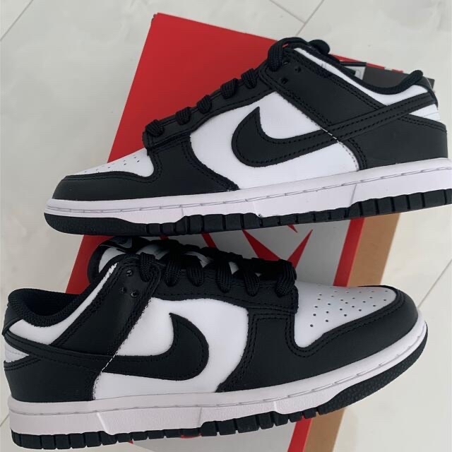 NIKE(ナイキ)のNike WMNS Dunk Low "White/Black" PANDA レディースの靴/シューズ(スニーカー)の商品写真