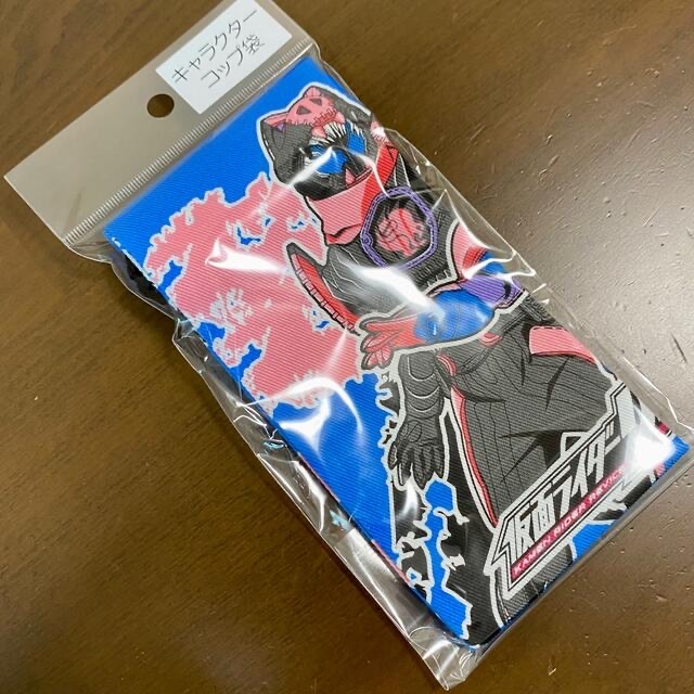 BANDAI(バンダイ)の仮面ライダー リバイス コップ袋 巾着 ハンドメイドのキッズ/ベビー(外出用品)の商品写真