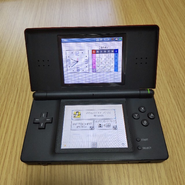 ニンテンドーDS(ニンテンドーDS)のDS Lite クリムゾン　ブラック本体　予備バッテリー付き エンタメ/ホビーのゲームソフト/ゲーム機本体(携帯用ゲーム機本体)の商品写真