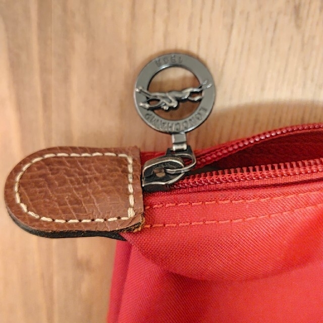 LONGCHAMP(ロンシャン)のロンシャンLONGCHAMPハンドバッグ赤 レディースのバッグ(ハンドバッグ)の商品写真
