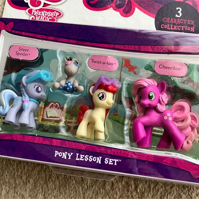 PONY(ポニー)のmy Little PONY⭐︎PONY LESSON SET フィギュア エンタメ/ホビーのおもちゃ/ぬいぐるみ(キャラクターグッズ)の商品写真