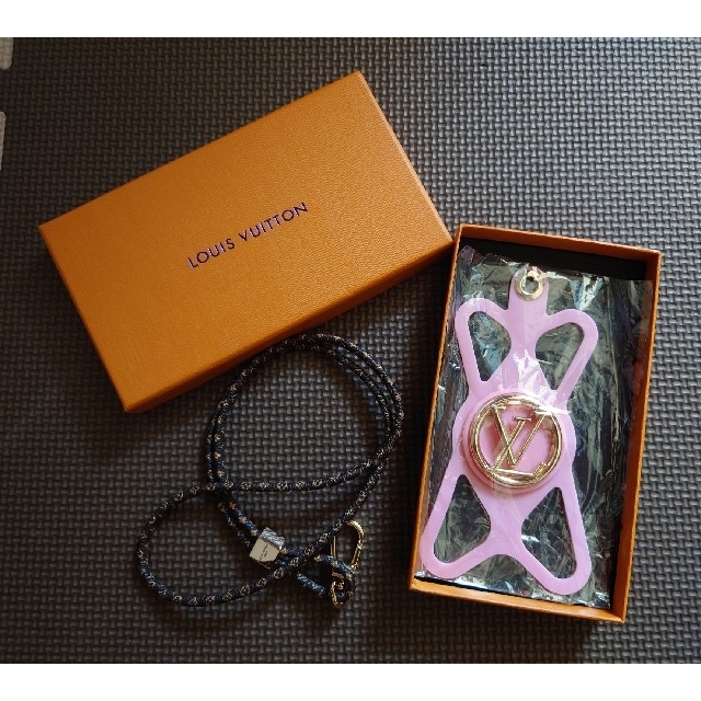 LouisVuitton フォンホルダー・ルイーズiPhoneケース