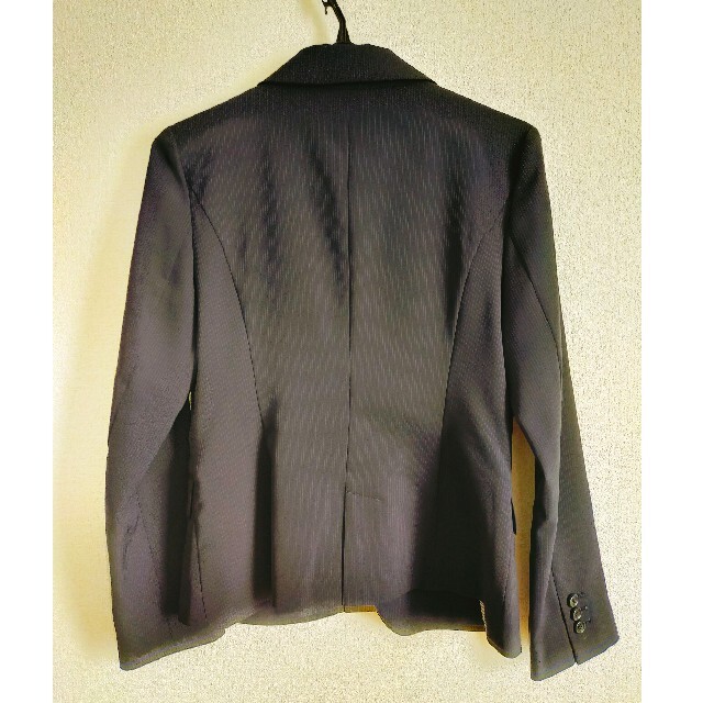 AEON(イオン)の[未使用]夏用ジャケットスーツ 11号 紺色ストライプ トップバリュ レディースのフォーマル/ドレス(スーツ)の商品写真
