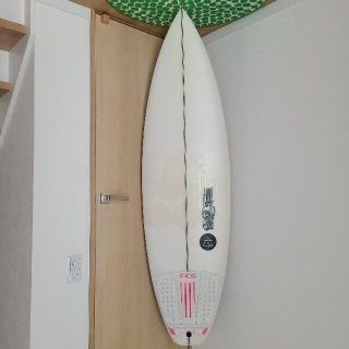 ハーレー(Hurley)のててて、テケテケ適正浮力を手にした者だけが勝ち取れる波がある。信じるサーファーは(サーフィン)