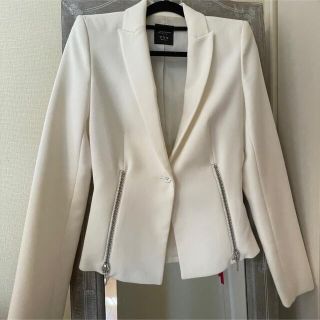 ザラ(ZARA)のZARA 肩パッド入り白ジャケット【美品】(テーラードジャケット)