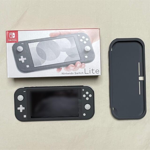 Nintendo Switch(ニンテンドースイッチ)の【美品】Nintendo Switch Liteグレー(シリコンカバー付き) エンタメ/ホビーのゲームソフト/ゲーム機本体(携帯用ゲーム機本体)の商品写真