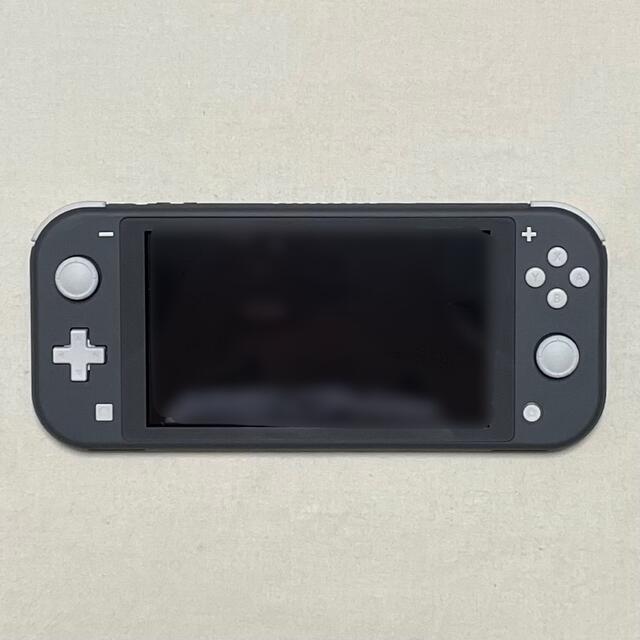 Nintendo Switch(ニンテンドースイッチ)の【美品】Nintendo Switch Liteグレー(シリコンカバー付き) エンタメ/ホビーのゲームソフト/ゲーム機本体(携帯用ゲーム機本体)の商品写真