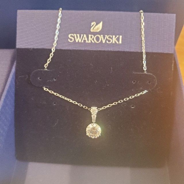 SWAROVSKI(スワロフスキー)のSolitaire　ペンダントラウンドカット、ホワイト、ロジウムレーティン レディースのアクセサリー(ネックレス)の商品写真