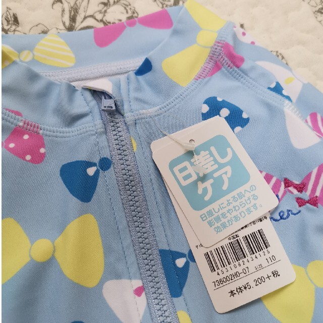 KP(ニットプランナー)の新品未使用KPリボン柄ラッシュガード キッズ/ベビー/マタニティのキッズ服女の子用(90cm~)(水着)の商品写真