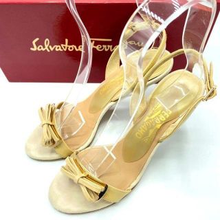 サルヴァトーレフェラガモ(Salvatore Ferragamo)の★美品★フェラガモ サンダル 24 ベージュ バックストラップ レディース 靴(サンダル)