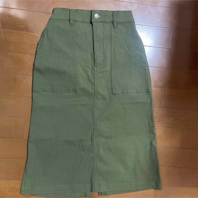 WORKMAN(ワークマン)の新品未着　ワークマン  ウィモーション ベーカースカートS カーキ レディースのスカート(ひざ丈スカート)の商品写真