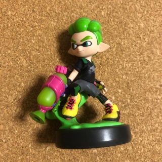 ニンテンドースイッチ(Nintendo Switch)のスプラトゥーン　amiibo アミーボ　ボーイ　ネオングリーン　中古品(ゲームキャラクター)