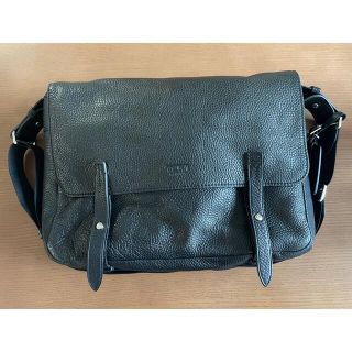 トゥミ(TUMI)の【中古】TUMI 本革 レザー ショルダーバッグ 黒 ブラック【6871 D】(メッセンジャーバッグ)