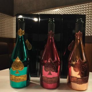 Armand Basi - アルマンド 専用ケース&空き瓶セット【レッド グリーン
